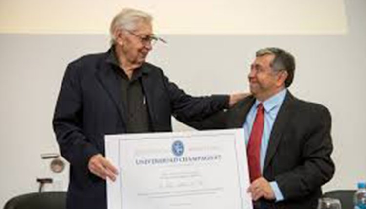 Julio Alcides Le Parc en el acto de entrega de la distinción